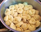 Foto del paso 5 de la receta: Tortelloni de carne con verduras salteadas