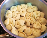 Foto del paso 5 de la receta: Tortelloni de carne con verduras salteadas