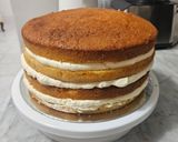 Foto del paso 32 de la receta: Memory Cake de Vainilla, Dulce de Leche y Buttercream de Chocolate Blanco (Torta de cumpleaños)
