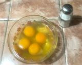 Foto del paso 1 de la receta: Huevos revueltos con crema y queso
