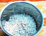 A picture of step 1 of Healthy Oats Omelet.