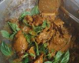 Foto langkah ke 4 dari resep Ayam Rica Daun Kemangi.
