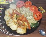 A picture of step 6 of Tawa spinach Maggi sizzler.