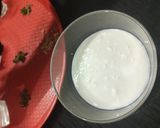 A picture of step 1 of Strawberry raita.