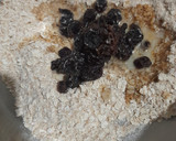 Foto del paso 1 de la receta: Galletitas de avenas y pasas de uva