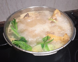 Foto del paso 2 de la receta: Caldo de carcasas pollo y alitas