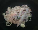 Foto del passaggio 2 della ricetta Mafalde con calamari, gamberi e crema di zucchine