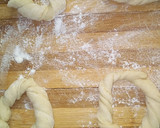 A picture of step 2 of Ring soft bread.