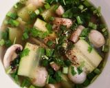 Hình bước làm 3 của món Canh Bí Ngòi Nấm Mỡ Nước Xương Gà