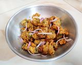 A picture of step 6 of Green moong dal pakoda.