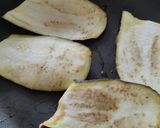 Foto del paso 1 de la receta: Berenjenas a la pizza🍆🧀🥯🍅🥙