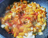 Foto del paso 1 de la receta: Crema de calabaza y pimientos rojos