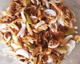 A picture of step 2 of Chicken vegetable samosa.