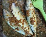 Foto langkah ke 3 dari resep Ikan Kembung Panggang Teflon.