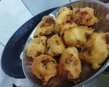 A picture of step 5 of Crispy Urad dal Vada.