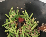 Foto langkah ke 2 dari resep Tumis buncis daging giling.
