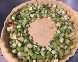 Une image de l'étape 6 de Tarte pêches de vigne et rhubarbe (pâte brisée à la pêche).