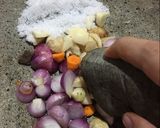 Foto langkah ke 2 dari resep Pepes Ikan Patin Bumbu Kuning.
