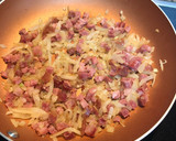 Foto del paso 1 de la receta: Guisantes con jamón y cebolla