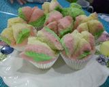 Foto langkah ke 7 dari resep Bolu kukus warna warni.