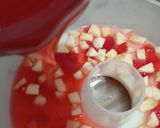Foto langkah ke 6 dari resep Puding Jelly Susu Buah Merdeka.