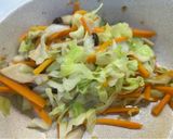 Hình bước làm 2 của món Mì Soba Xào Nấm Chay