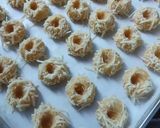 Foto langkah ke 5 dari resep Nutella Cheese Thumbprint Cookies.