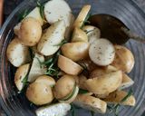 Foto del paso 1 de la receta: Filete al perejil con papas rústicas