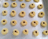 Foto langkah ke 2 dari resep Kue sagu/tapioka keju lumer.