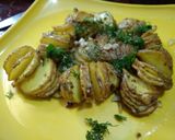 গার্লিক হ্যাসেল সেলবেক (garlic hassle back potatoes recipe in Bengali) রেসিপির ধাপ 3 ছবি