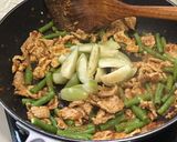 รูปขั้นตอนการทำที่ 6 ของ ผัดพริกแกงหมู