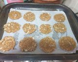 Foto del paso 4 de la receta: Galletitas de avena con coco en escamas