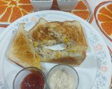 A picture of step 5 of Chicken ranchi dressing sauce sandwiches.