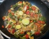 Foto del paso 3 de la receta Noodles al curry con verduras salteadas