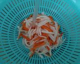 Hình bước làm 1 của món KOHAKU NAMASU - Salad củ cả & cà rốt - Đồ chua kiểu Nhật
