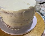 Foto del paso 9 de la receta: Layer Cake con Buttercream de Queso y Fresas frescas, decorada con flores comestibles !!!!!