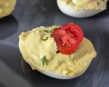 Une image de l'étape 3 de Oeufs mimosa à l'avocat.