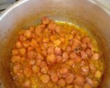 Foto do passo 2 de Macarrão com linguiça e molho rosê