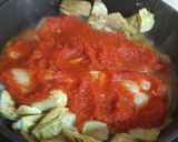Foto del paso 4 de la receta: Merluza al horno con tomate y alcachofas