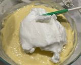 Foto del passaggio 5 della ricetta Ciambella Nuvoletta bicolore (sofficissima) ☁️🍋🍫