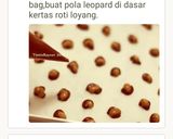 Foto langkah ke 4 dari resep Leopard rollcake.