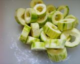 Sajtos rántott cukkini recept fázis 1 fotója