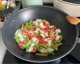 Foto del paso 2 de la receta: Wok de repollo picudo con manzana y cacahuetes