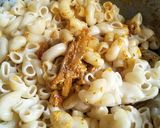 A picture of step 2 of Cheesy and creamy macaroni.