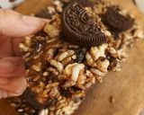 A picture of step 5 of Oreo rice crispes bar.