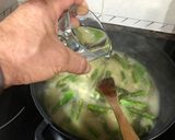 Foto del paso 7 de la receta: Setas ostra con espárragos y jamón