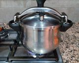 Foto del paso 5 de la receta: Alubias blancas con coles y doble sofritada