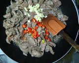 Foto langkah ke 4 dari resep Tumis Daging dan Paprika.