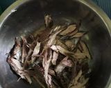 Foto langkah ke 1 dari resep Ikan tongkol suwir daun kemangi.