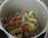 Hình bước làm 2 của món Canh dưa cải chua gân bò